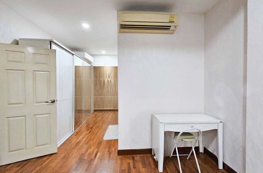 House with Shared Pool in Bangnatrad 